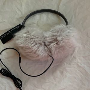 NWT Banana Republic smart earmuffs